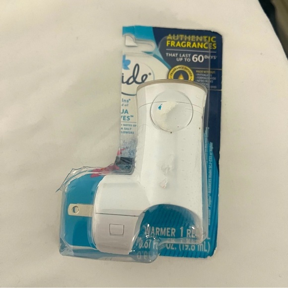 Glade Plugins Scented Oil Warmer ONLY 2 Packs Last Up To 60 Days New - Picture 3 of 3